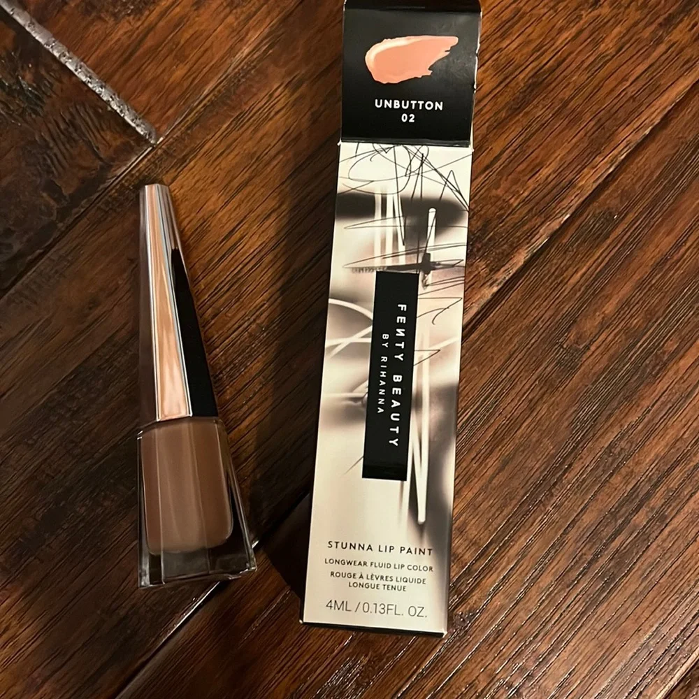 COPY - Fenty Beauty stunna lip paint in Unbutton - Picture 1 of 2